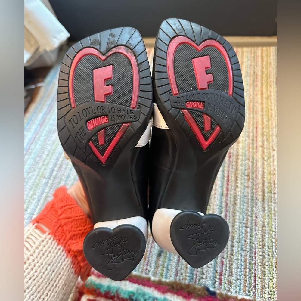 SOLD!! Fluevog VINTAGE EXCELLENT Choice Hi Vanny black/white heart heels❤️ 7 - Picture 16 of 16